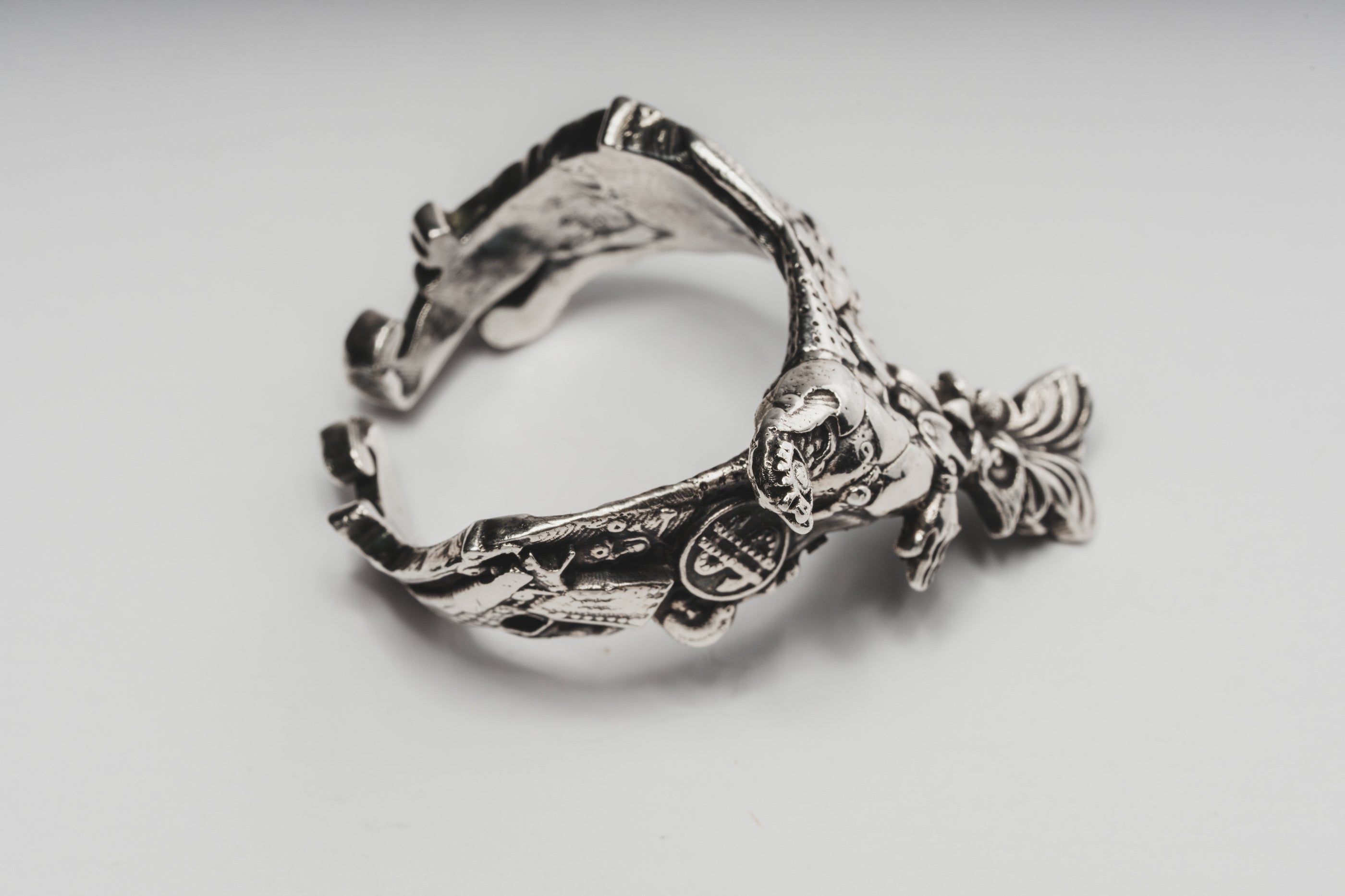 Trato y Alegoría Anillo